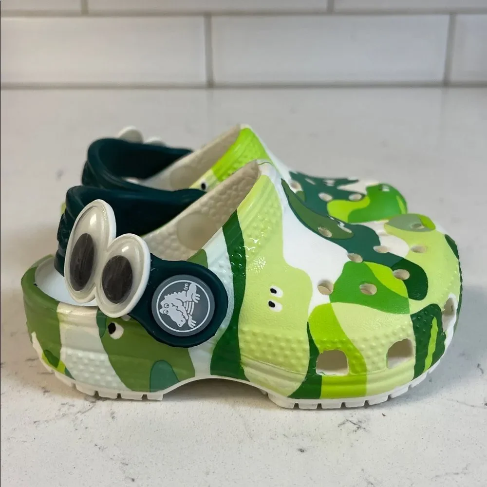 KIDS' CROCS TODDLER CLASSIC GLOW SLIME MONSTER CLOG Size 4 C